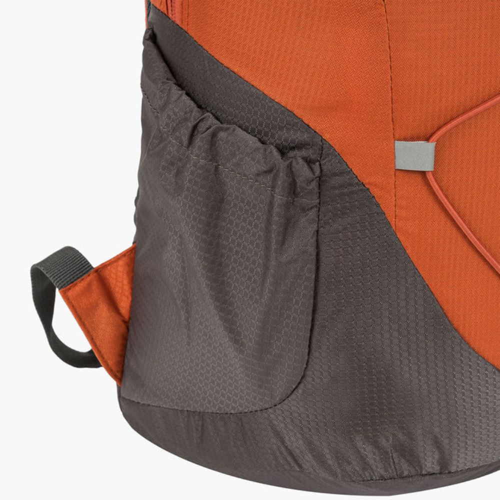 Elastic side pocket for water bottles or accessories.