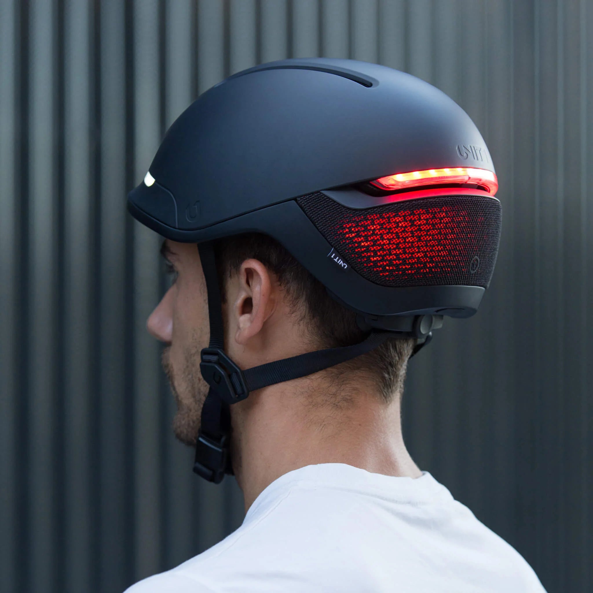 Faro MIPS Smart Helmet with integrated LED lights, providing advanced protection and visibility for cyclists