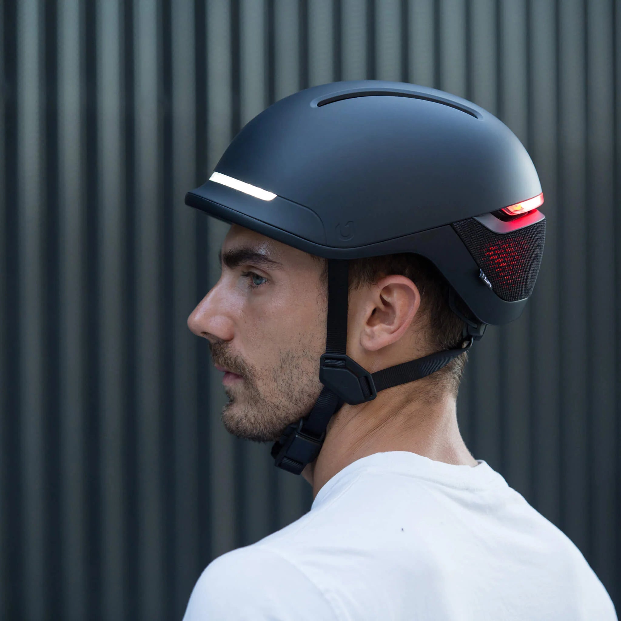 Faro MIPS Smart Helmet with integrated LED lights, providing advanced protection and visibility for cyclists