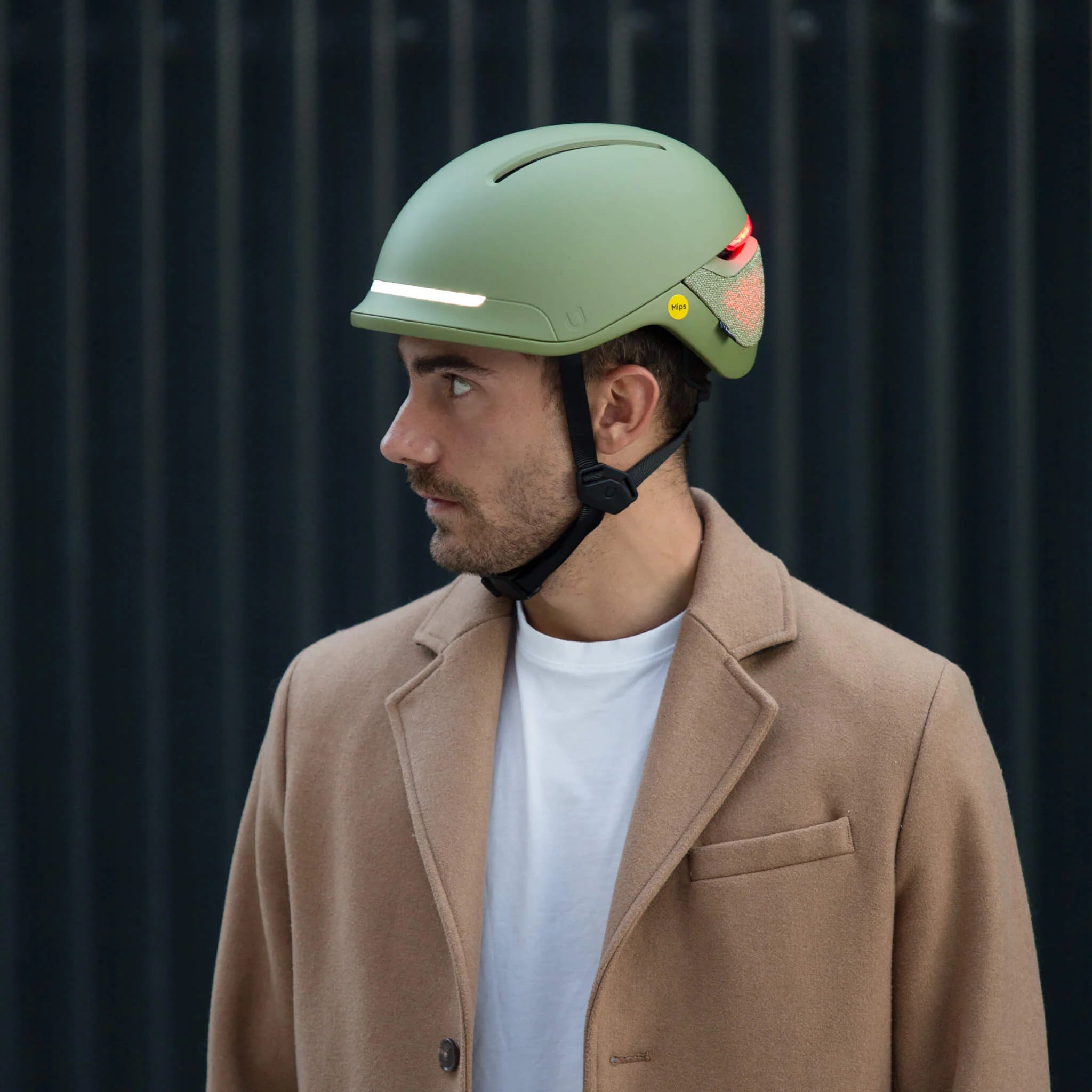 Faro MIPS Smart Helmet with integrated LED lights, providing advanced protection and visibility for cyclists