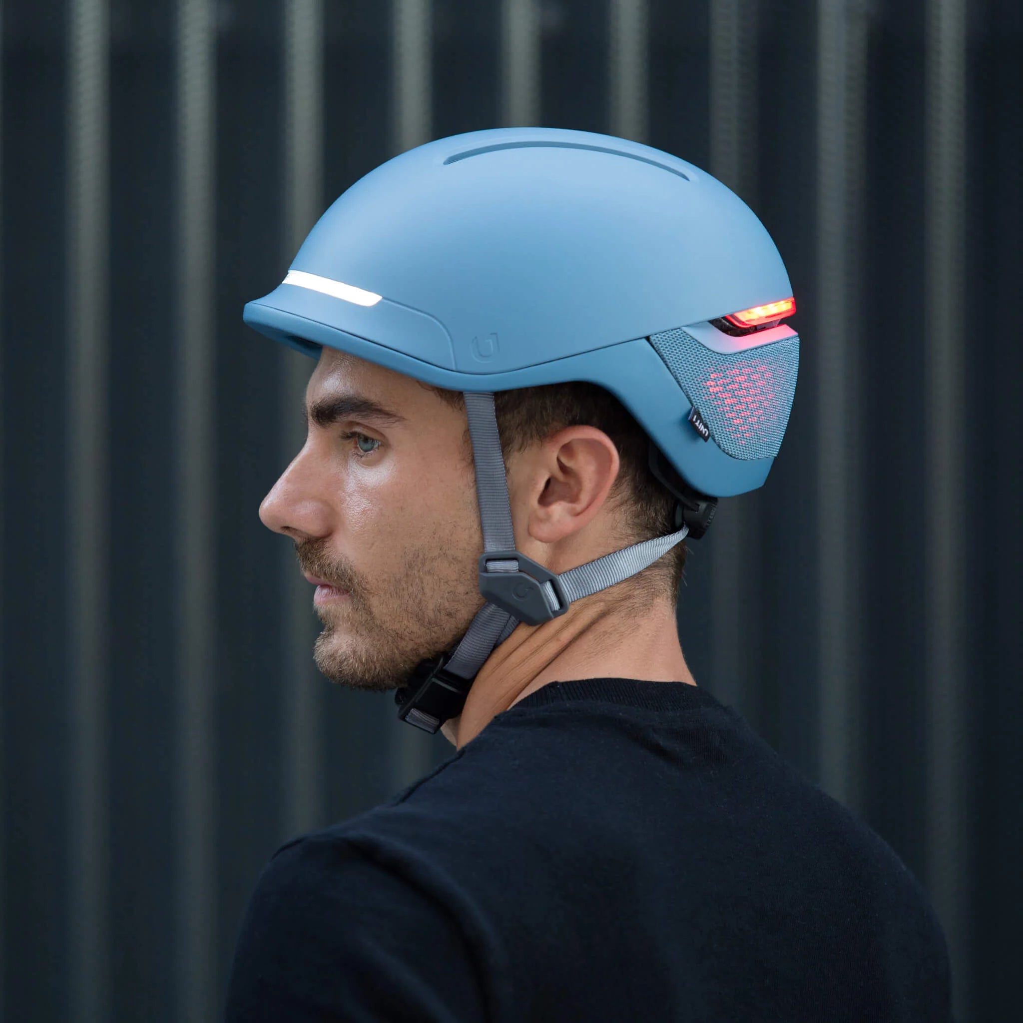 Faro MIPS Smart Helmet with integrated LED lights, providing advanced protection and visibility for cyclists