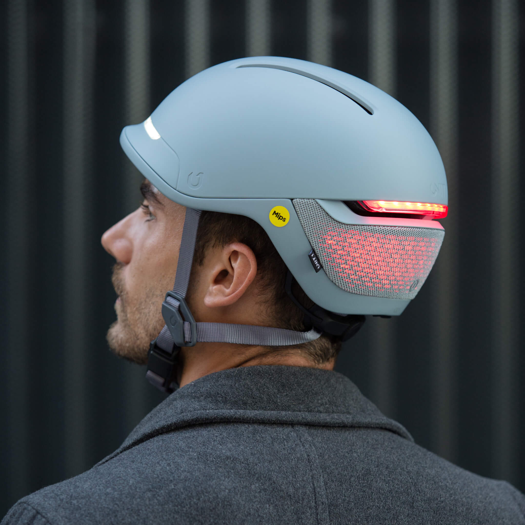 Faro MIPS Smart Helmet with integrated LED lights, providing advanced protection and visibility for cyclists