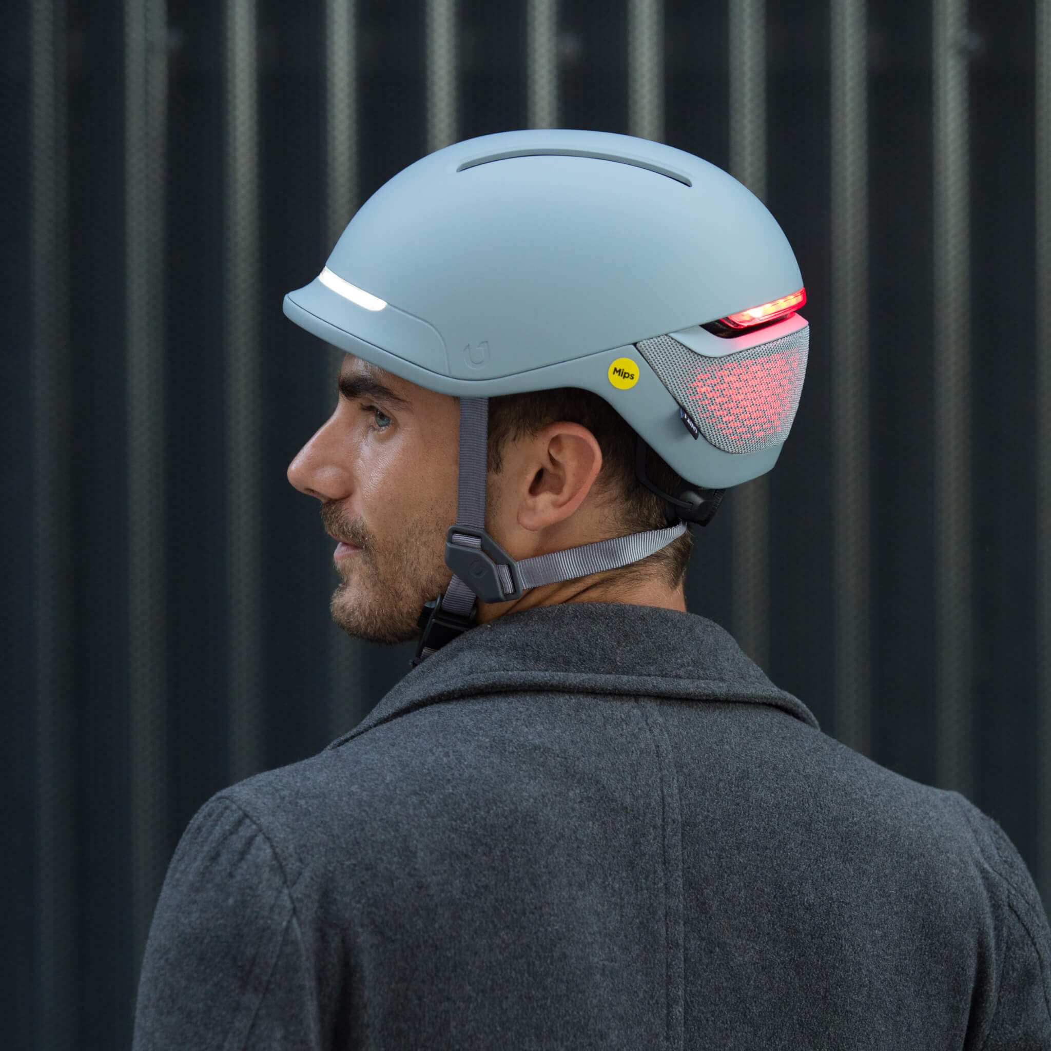 Faro MIPS Smart Helmet with integrated LED lights, providing advanced protection and visibility for cyclists