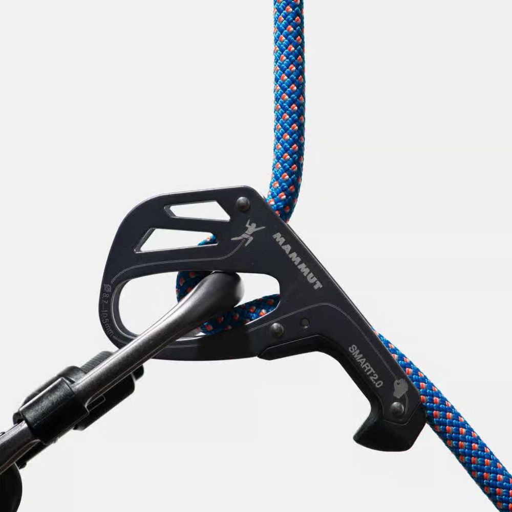 Close-up of Kalook 9.5 Crag Classic Climbing Rope - durable climbing rope in rugged outdoor terrain