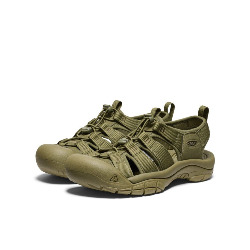 Angled view of monochrome olive drab men's Newport H2 sandal.