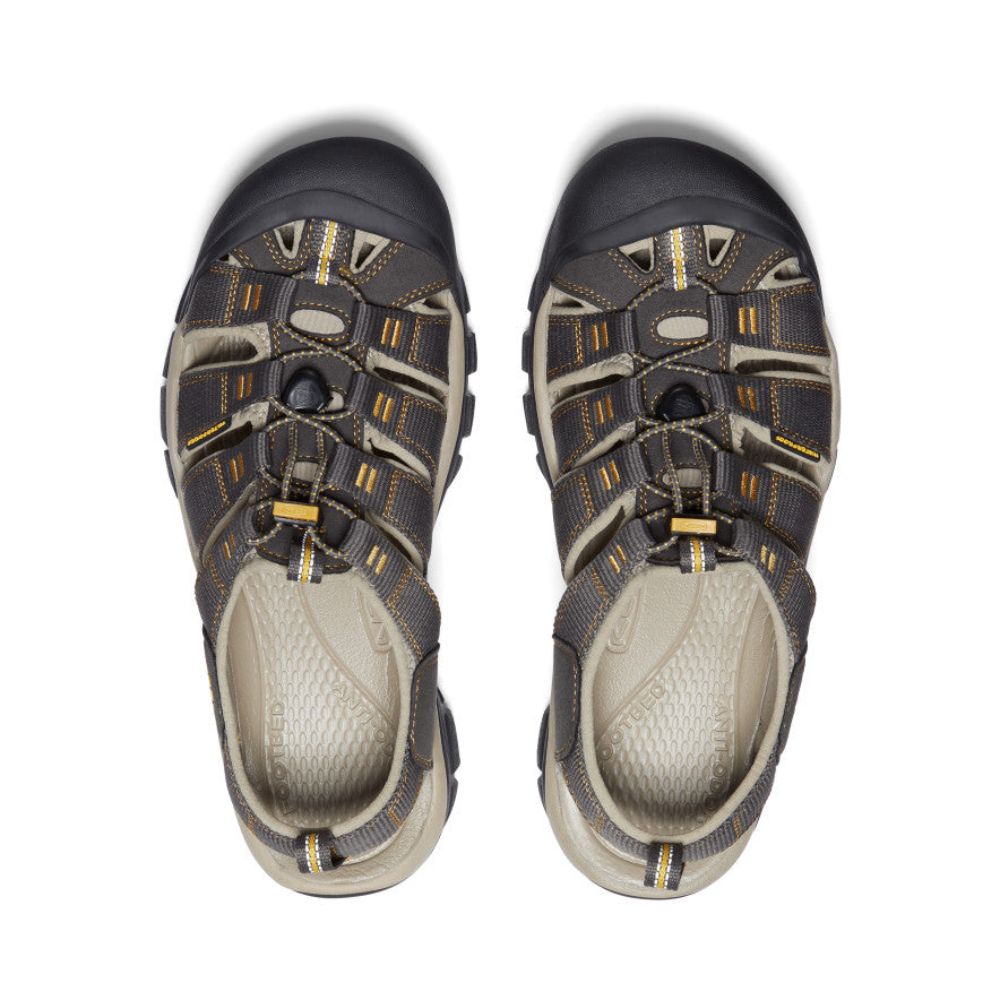 Top view of Men's Newport H2 sandal in raven/aluminum.