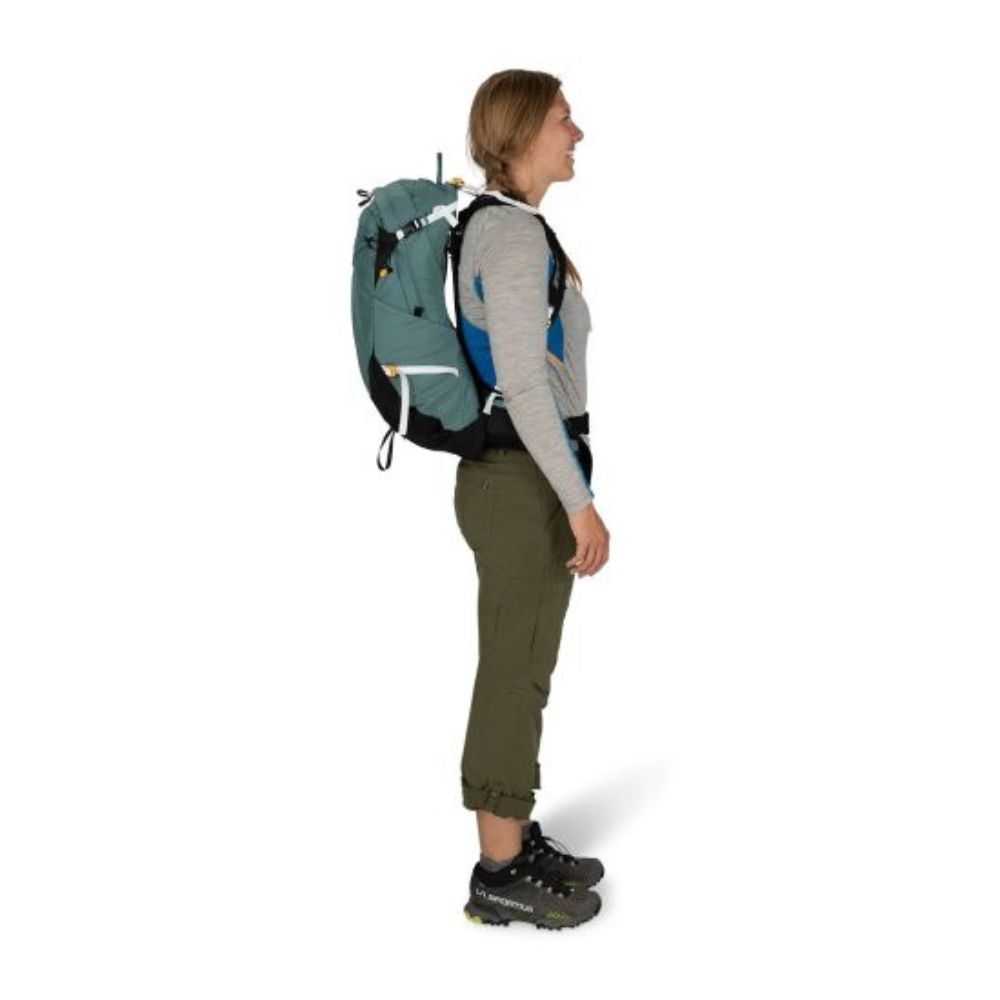 Sirrus™ 24 Women's Ventilated Hiking Backpack with Raincover