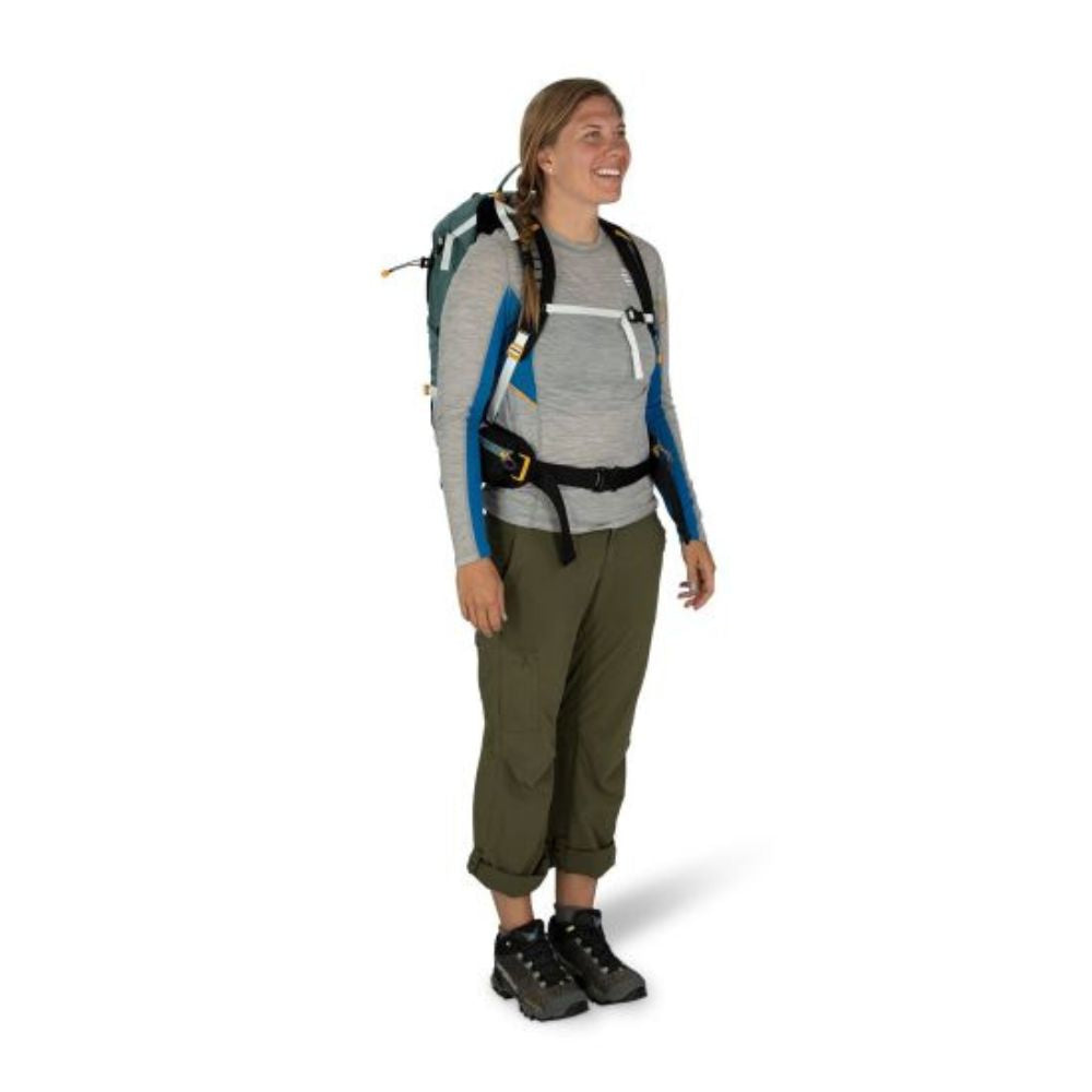 Sirrus™ 24 Women's Ventilated Hiking Backpack with Raincover